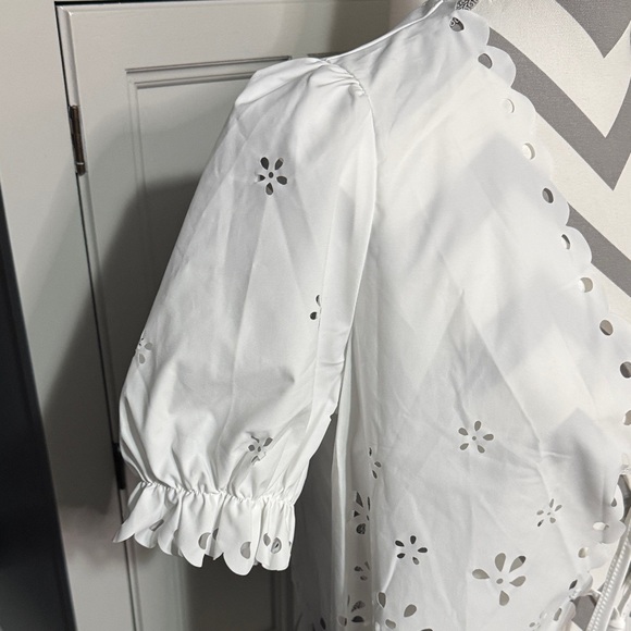 NWT SHEIN White Eyelet Tie Front Women's Top Size Small - Picture 4 of 10